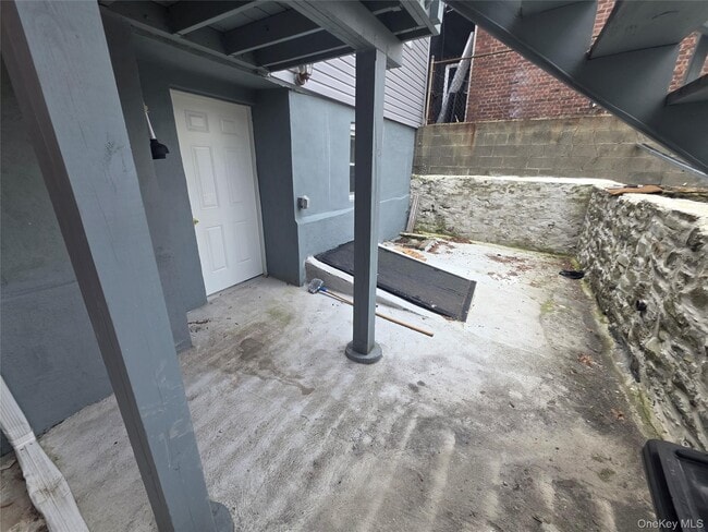 Building Photo - 28 Hasbrouck St