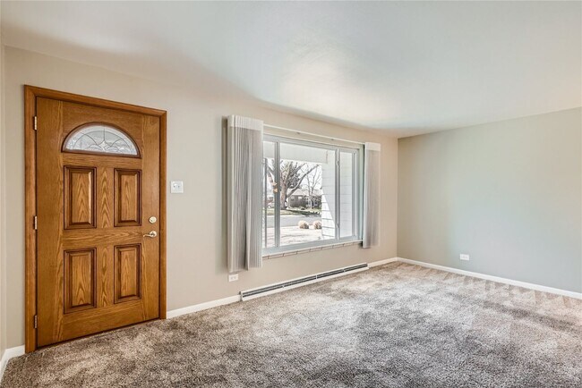 Building Photo - Beautiful 3-Bedroom Home in Denver – Available in September