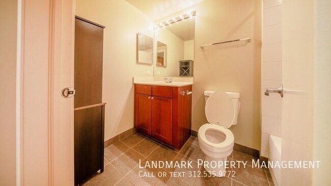 Building Photo - 758 N Larrabee St