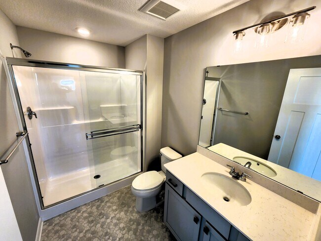 Primary bath - 13616 Busch Ln