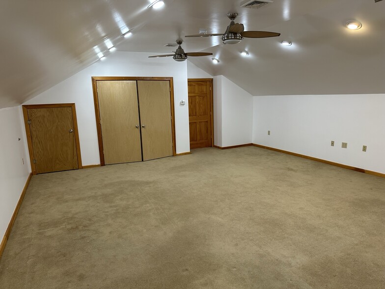 Building Photo - 160 6th Ave