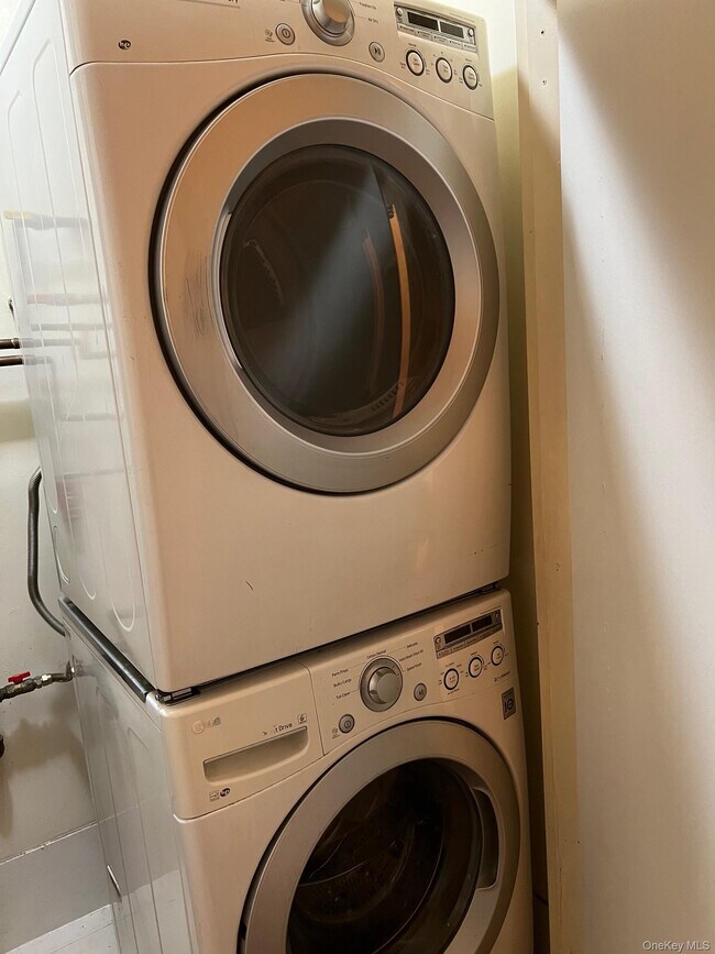 Building Photo - 217 Graff Ave