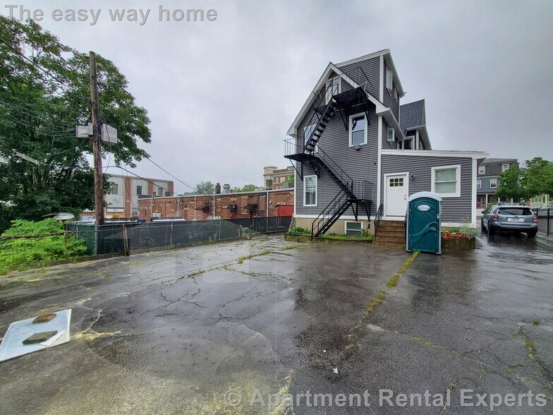Building Photo - 146 Highland Ave