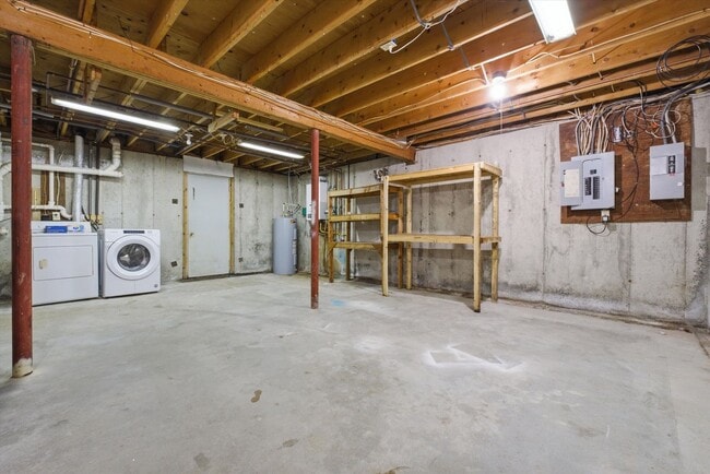 Building Photo - 888-890 Belmont Street