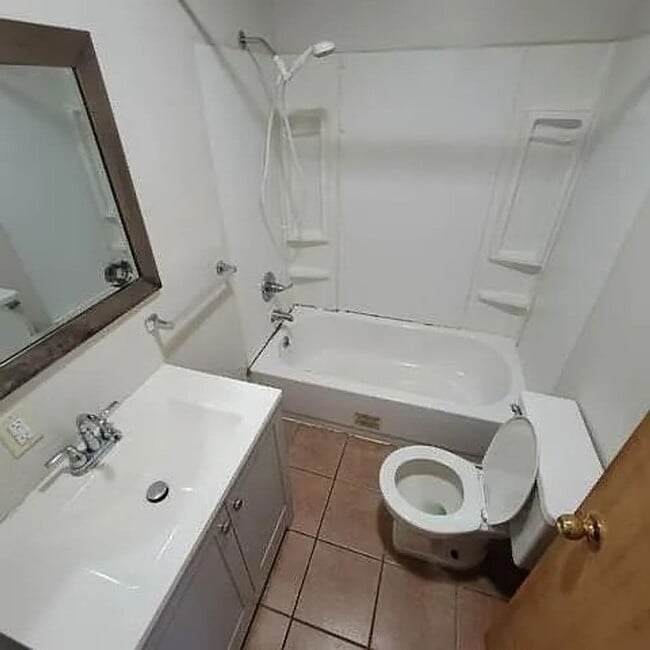 Building Photo - 724-738 Ridgeland Avenue