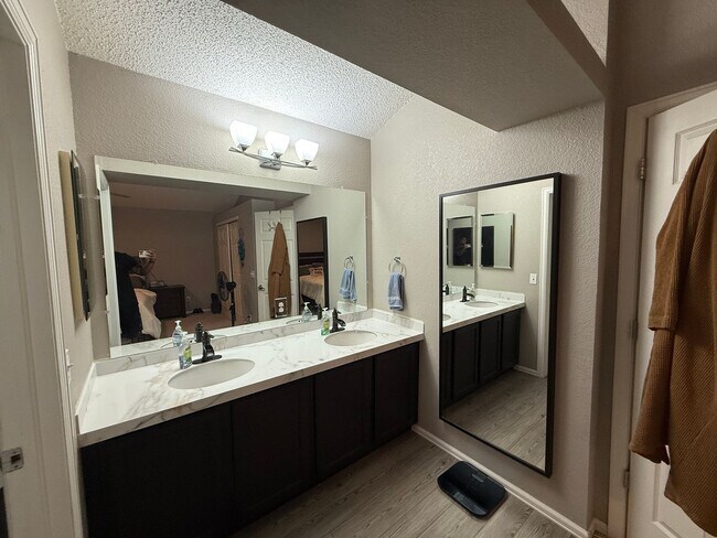 Building Photo - Beautiful Home Near Schriever SFB & Fort C...