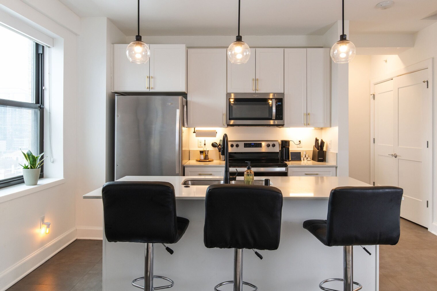 Building Photo - 758 North Broadway-SI ID1379068P