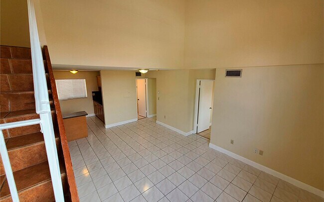 Building Photo - 2710 W 60th Pl