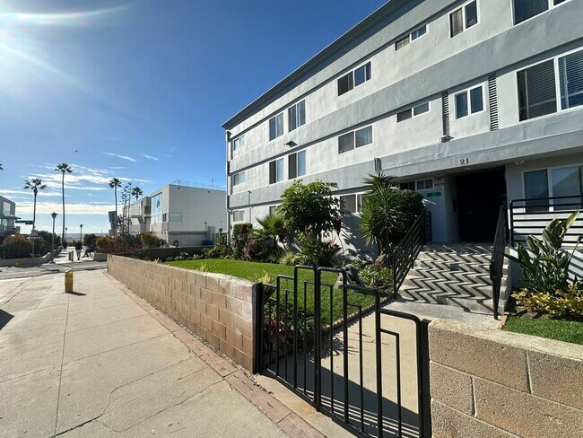 Primary Photo - 23 Thornton Ave