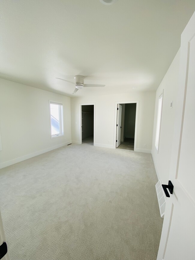 Building Photo - 4216 CYPRESS Pl