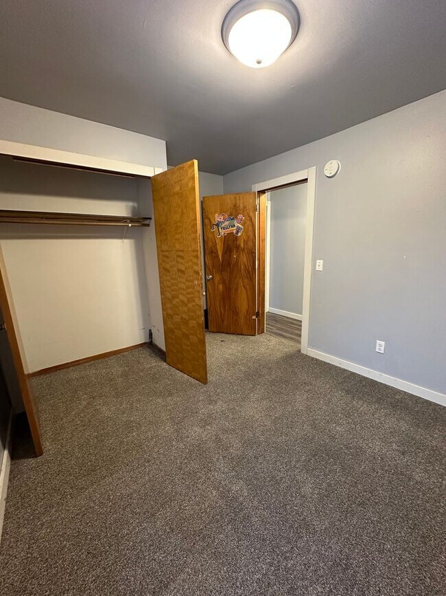 Building Photo - 1019 E Grand Ave