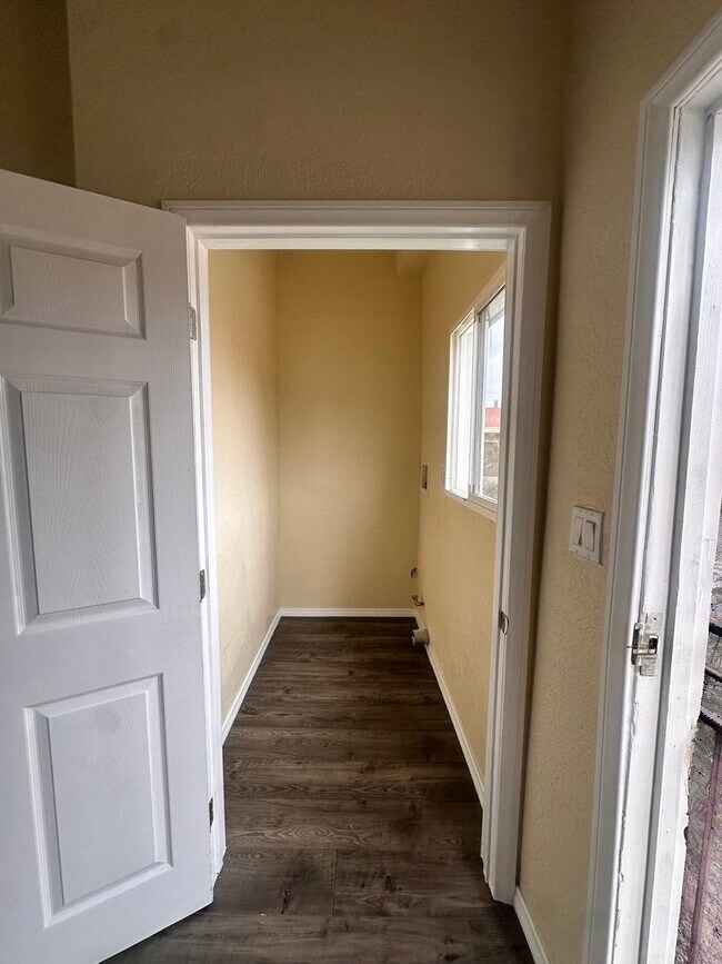 Building Photo - 2 Bedroom, 2 BA house for Rent in National...