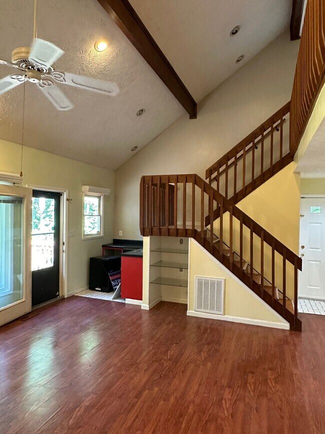 Building Photo - 418 Summit View Rd