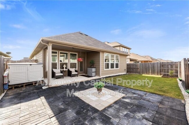 Building Photo - 227 Everglade Dr