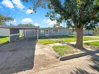Building Photo - 1820 N Gila Dr