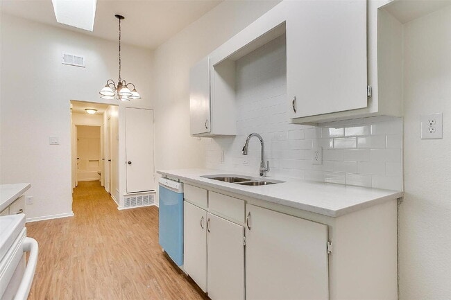 Building Photo - 2 Bed Duplex in Fairmount!