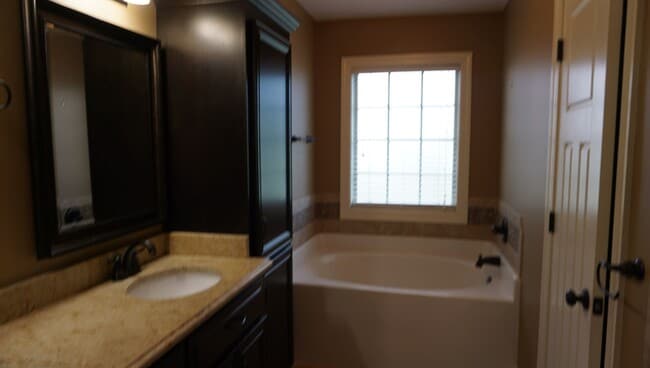 Building Photo - Beautiful home in Cotton Wood S/D