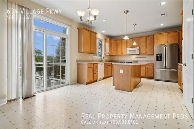 Building Photo - 634 Village Pkwy