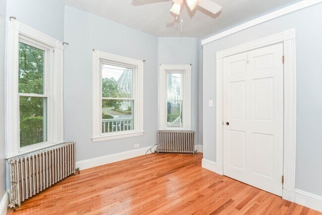 Building Photo - 86 Edwards St