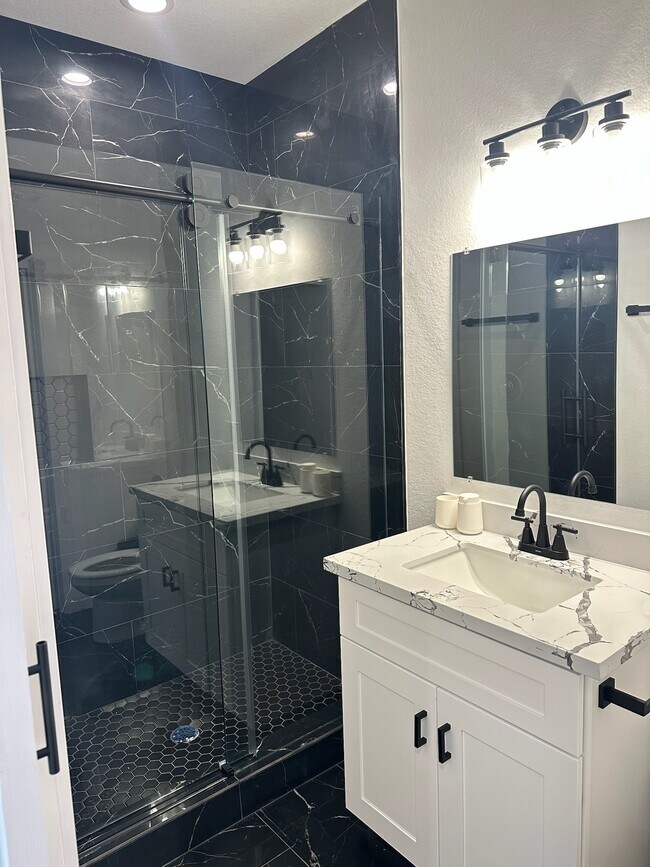 Building Photo - 5774 Heron Dr