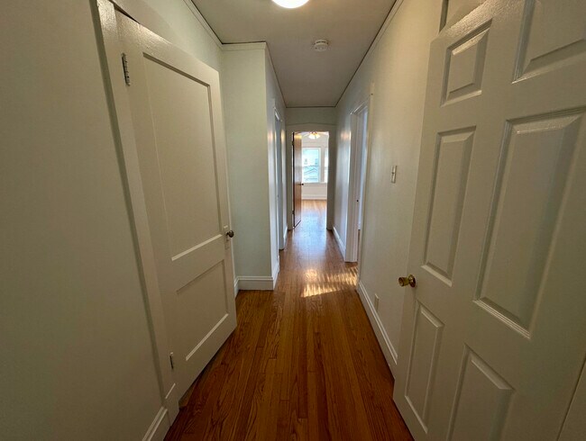 Building Photo - 5058 W Carmen Ave