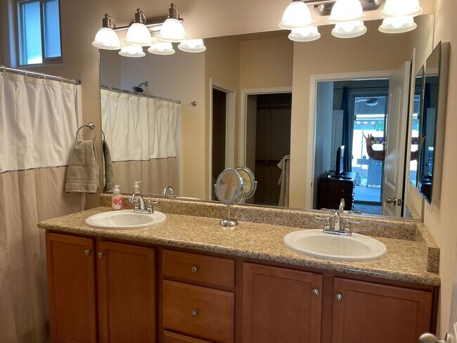 Building Photo - Furnished Pool/Spa Home in Araby Estates