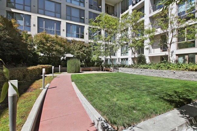 Building Photo - 255 Berry St