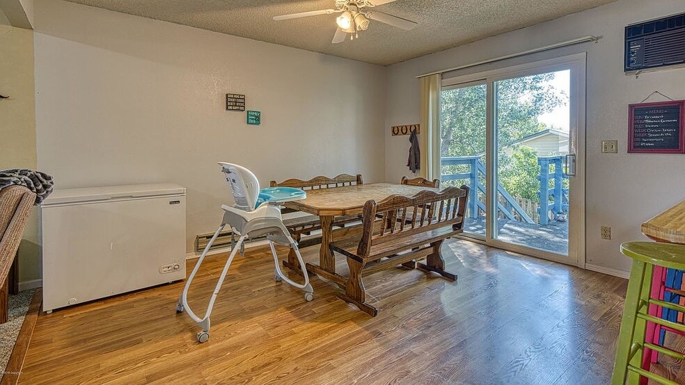 Building Photo - 300 E Laurel St