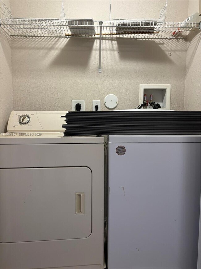 Building Photo - 5907 Abbey Rd