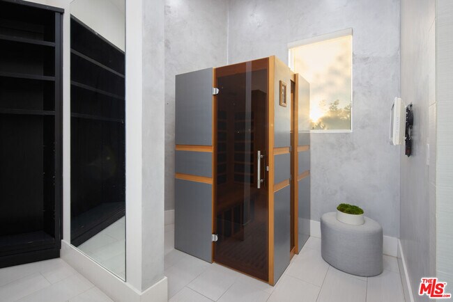 Building Photo - 2666 Hutton Dr