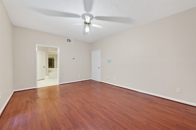 Building Photo - 1698 Creekside Dr