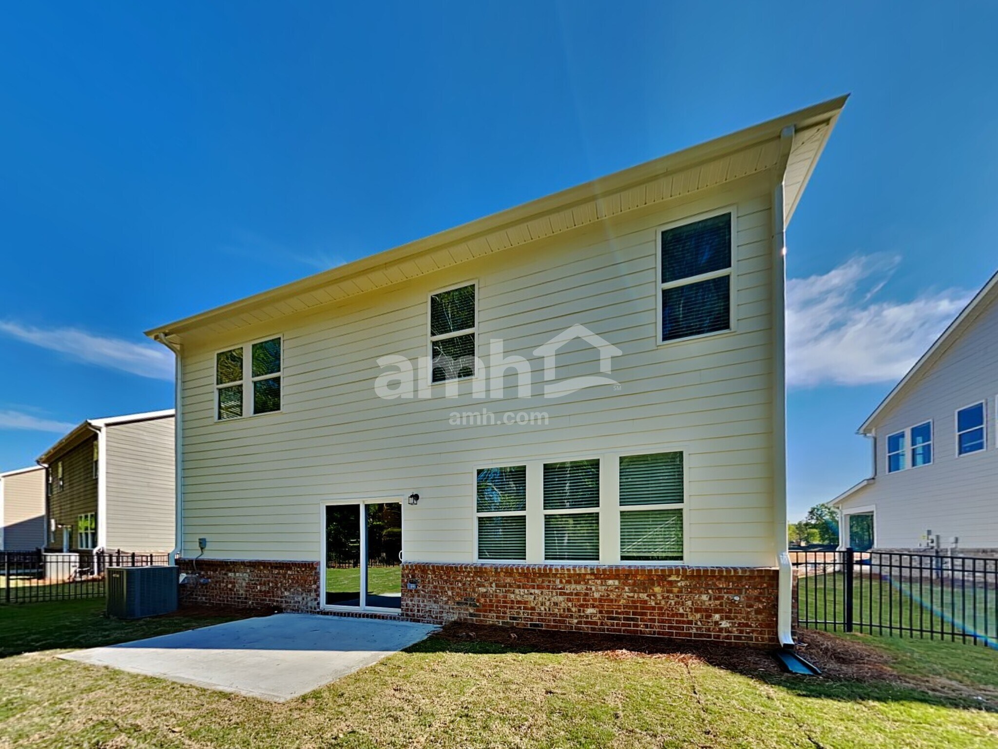 Building Photo - 2042 Windsor Park Ave