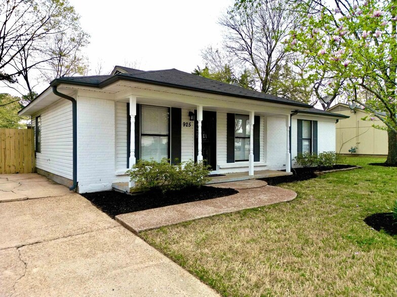 Building Photo - 925 Greenview Rd