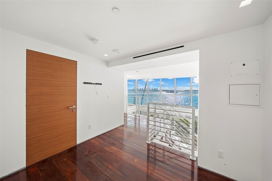 Building Photo - 1331 Brickell Bay Dr