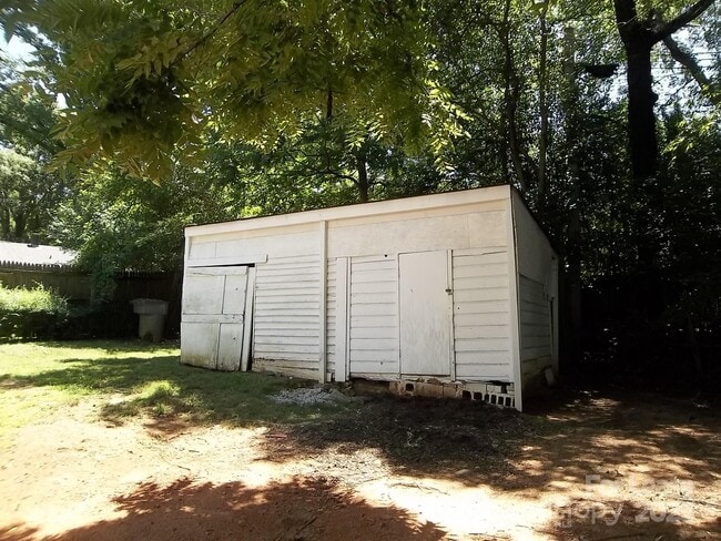 Building Photo - 1809 Merriman Ave