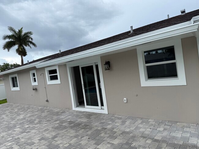 Building Photo - 105 Palamino Cir