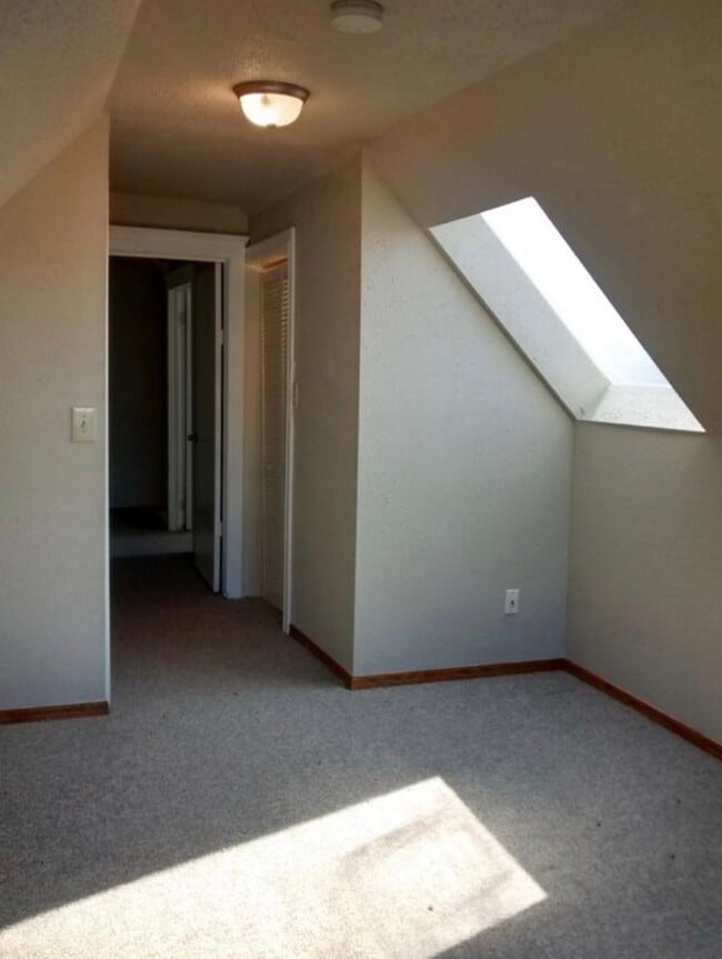 Building Photo - 3915 S Edmunds St