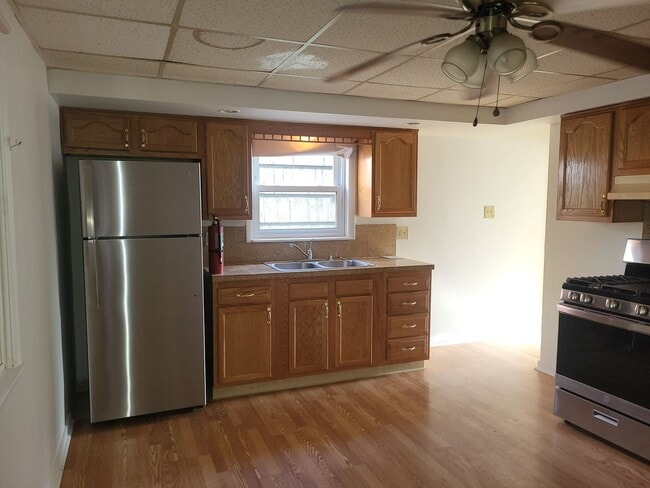 Building Photo - Two bedroom one bath in Dravosburg! Available now!