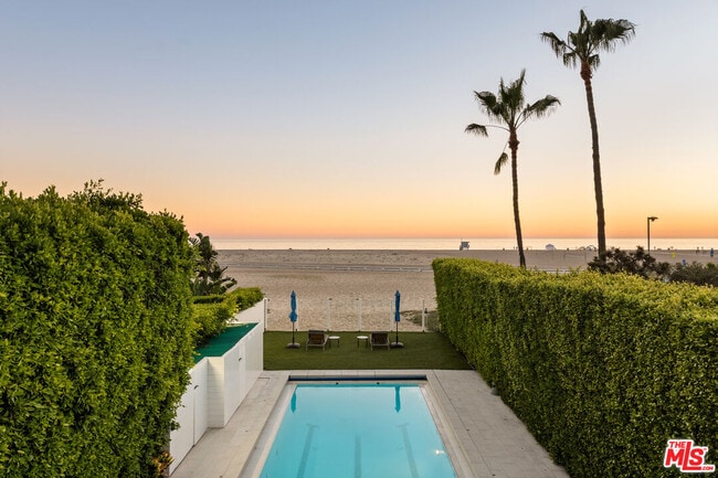 Building Photo - 501 Palisades Beach Rd