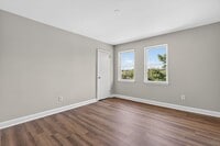 Building Photo - Bright 1 Bedroom Home with Refreshed Interior & In-Unit Laundry