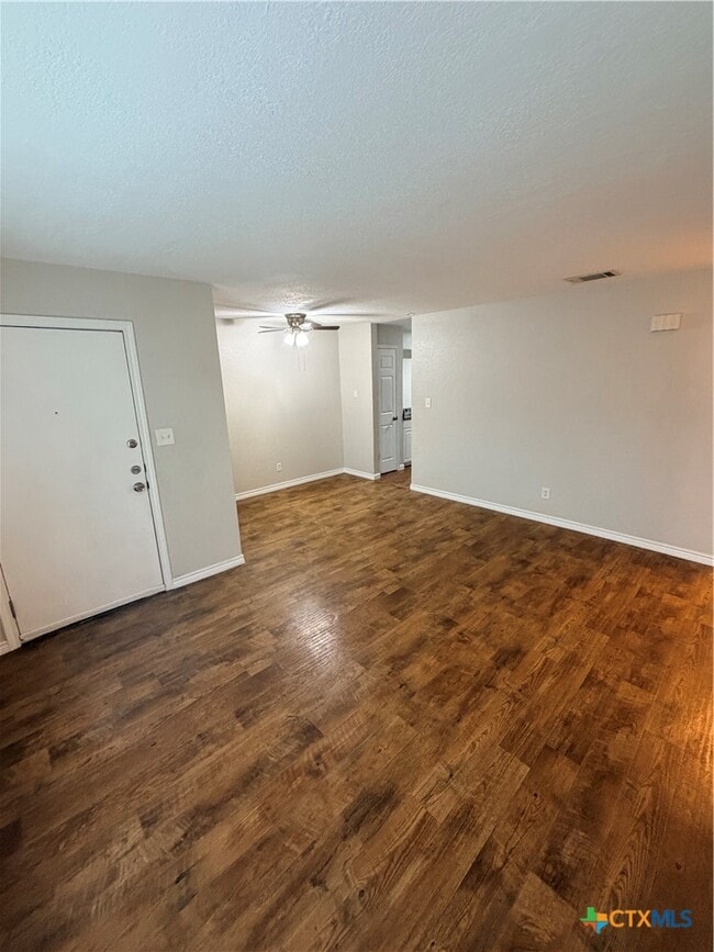 Building Photo - 208 Uhland Rd