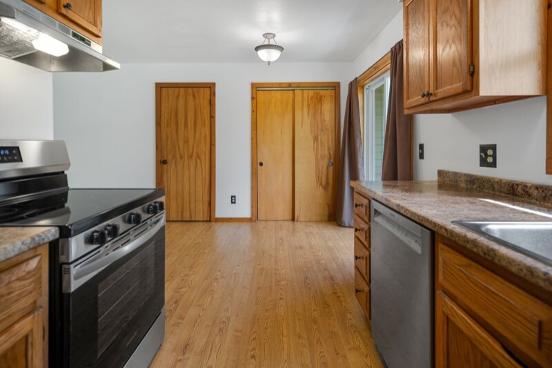 Building Photo - 1895 E Shore Dr