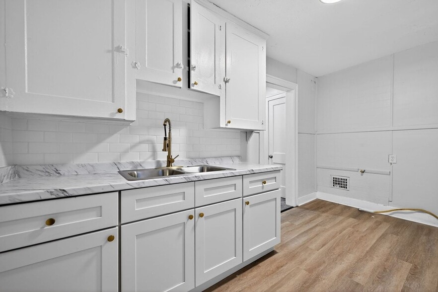 Building Photo - 16189 San Juan Dr