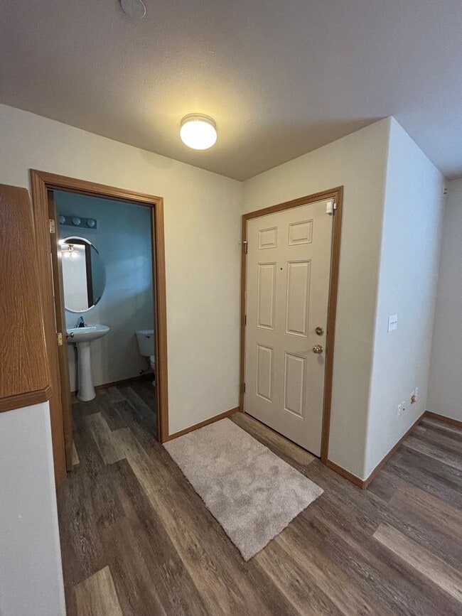 Building Photo - DuPont 3 bedroom home