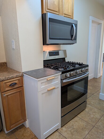 Kitchen - 1105 East 200 South