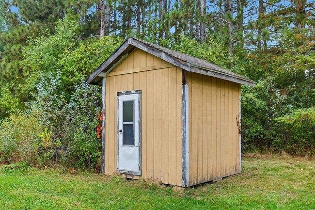 Building Photo - 1681 Mahogany St