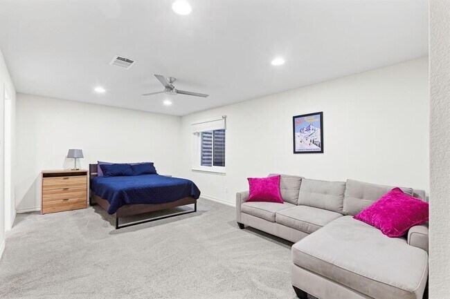 Building Photo - 221 Adams St