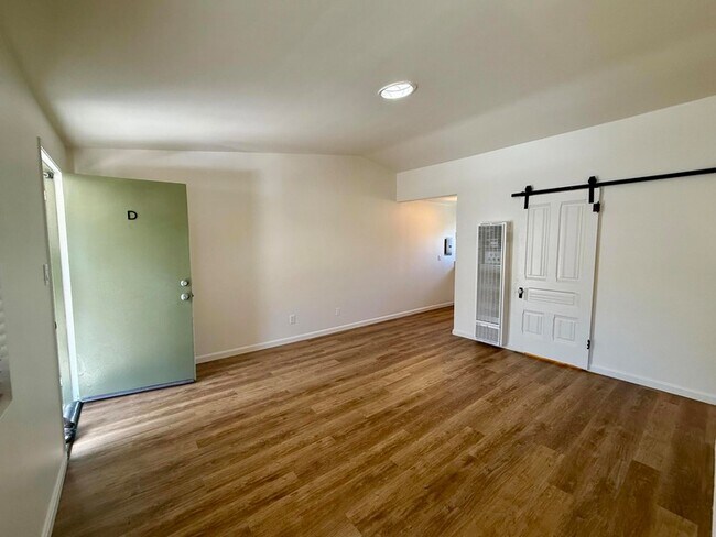 Building Photo - 1808 Castillo St