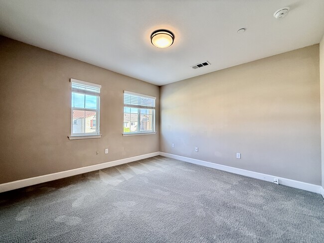 Building Photo - 7107 Oswego Ct