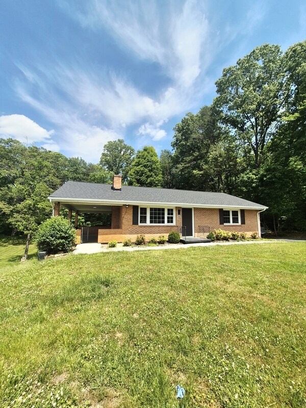 Building Photo - 200 Wellview Dr